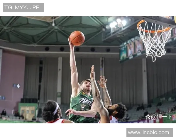 广东队与同曦队激战正酣谁能在CBA赛场上笑到最后